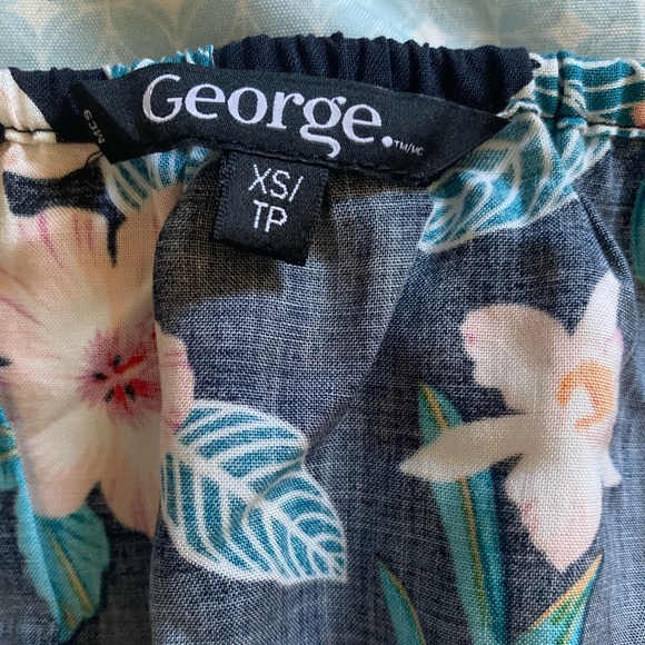 FLORAL BLACK TOP - Picture 2 of 2